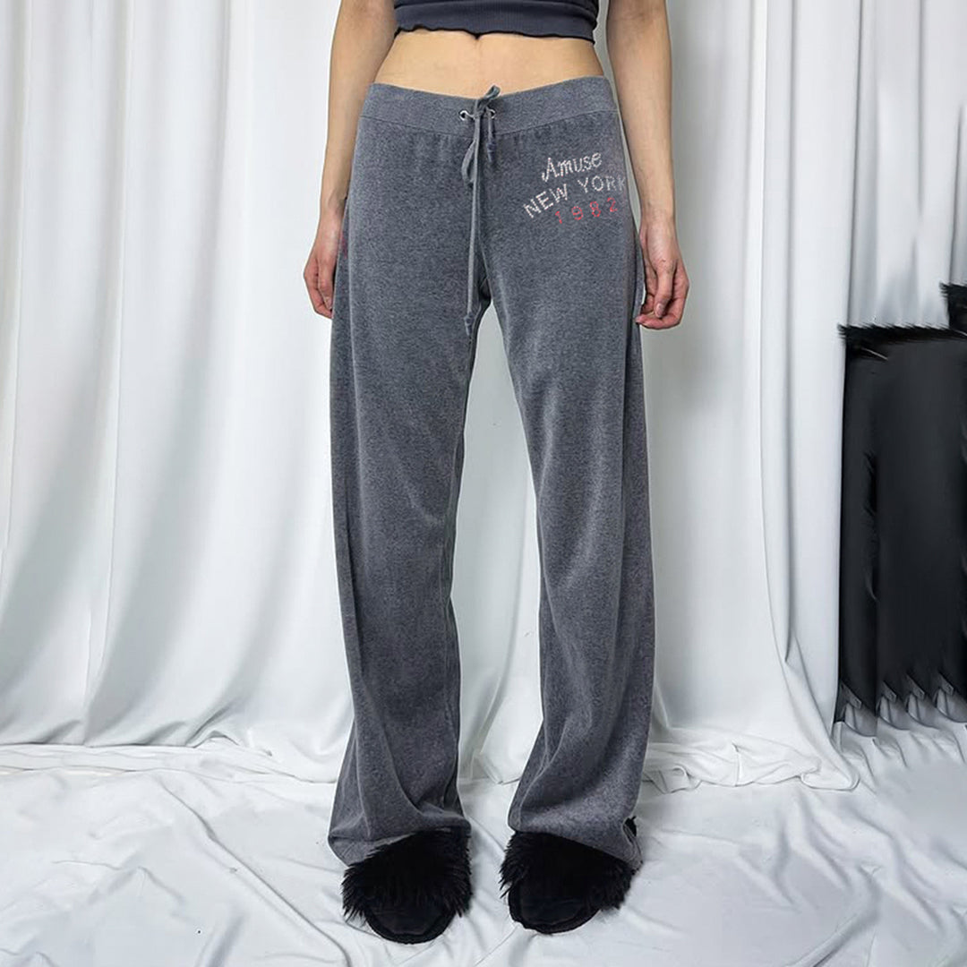Women's wide velour lounge pants with drawstring waistband, cord drawstring and subtle logo embroidery Mune Fashion