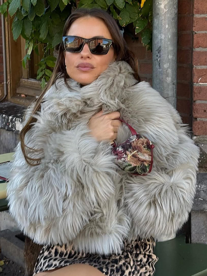 Women's short cut voluminous faux fur coat with shaggy texture Mune Fashion