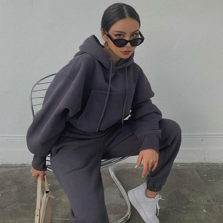 Women's short oversized hoodie set with elastic high-waist joggers made of cotton fleece Mune Fashion