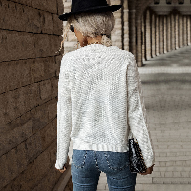 Women Fine Round Neck Sweater with Cable Pattern and Ribbed Hem Mune Fashion