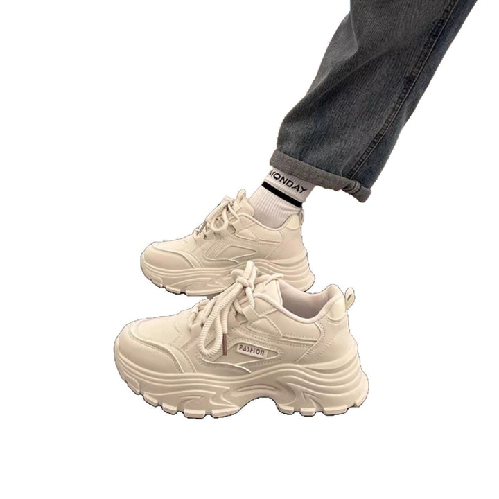 Women's sporty sneakers with robust profile and comfortable cushioning Mune Fashion