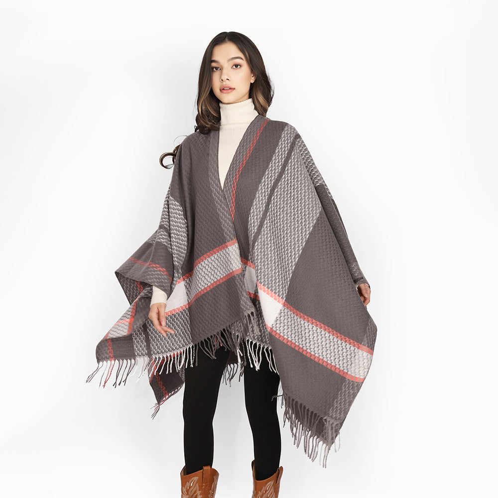 Women's Oversize Cape Poncho made of Wool Blend with Checkered Pattern and Fringe Hem Mune Fashion