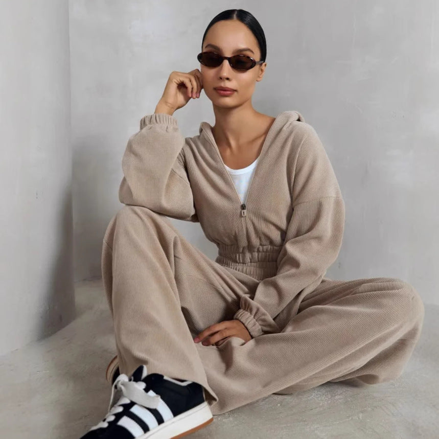 Women's short hoodie loungewear set with full zip, elastic comfort waistband and ribbed texture Mune Fashion