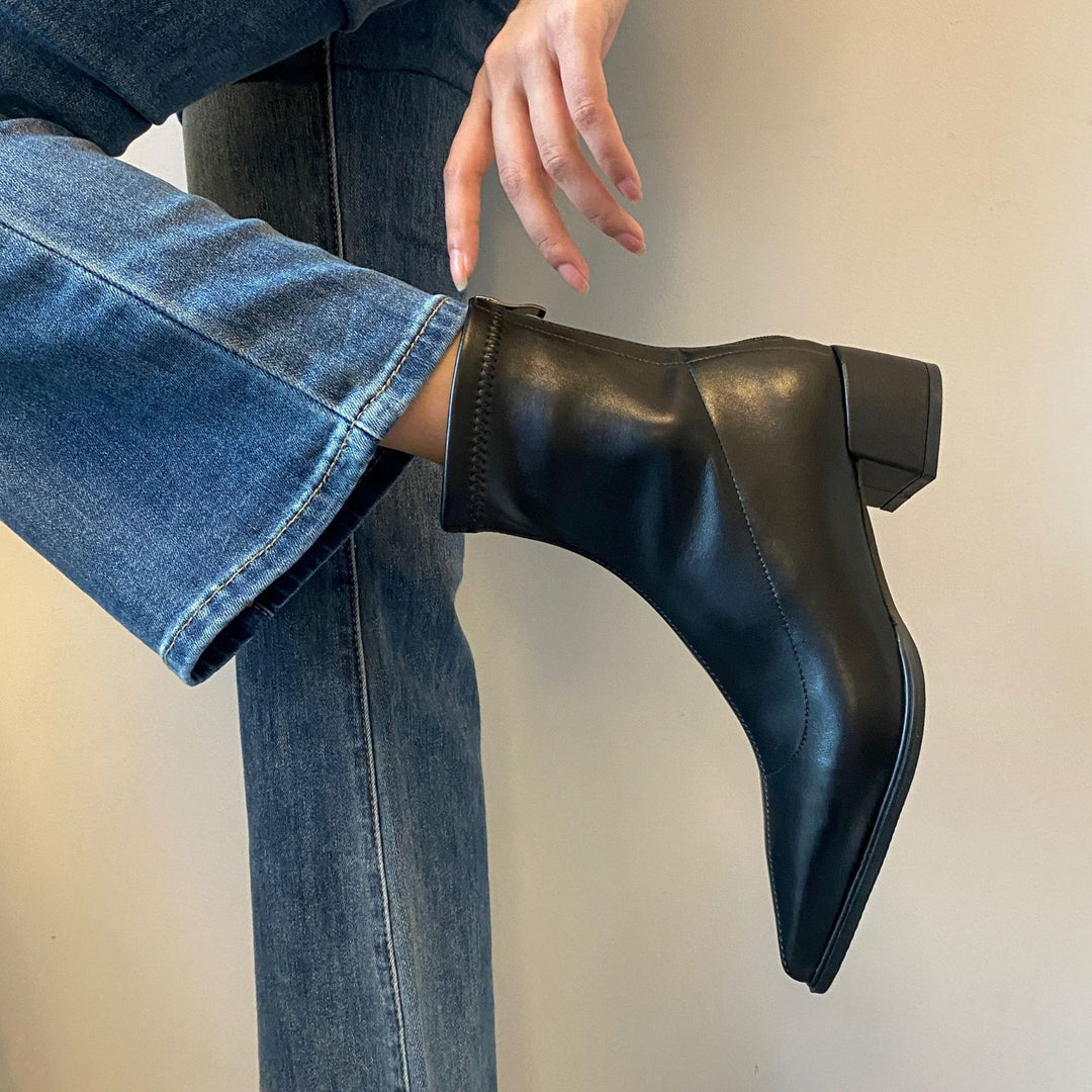 Women ankle-high leather ankle boots with pointed toe shape and sculpted block heel Mune Fashion