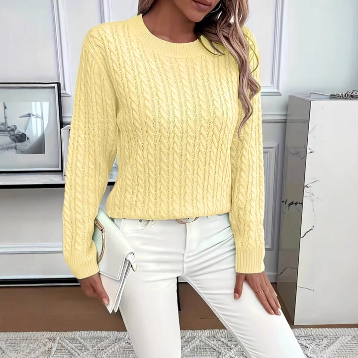 Women’s Short Cut Cable Knit Sweater with Round Neck Mune Fashion