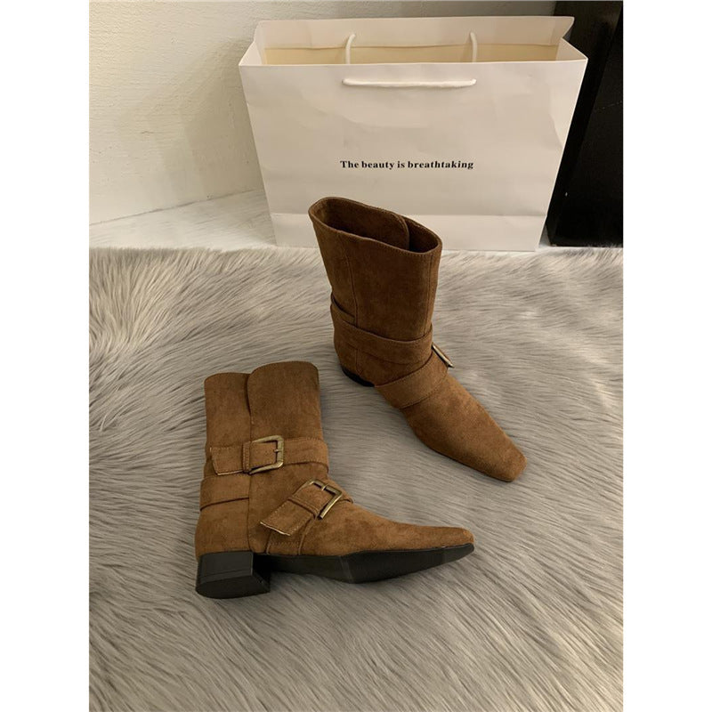 Damen Biker-inspirierte Mid-Boots aus Velourslederoptik mit spitzer Kappe und verstellbaren Gürtelschnallen Mune Fashion