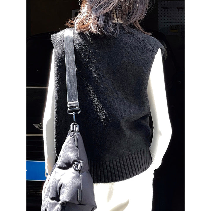 Women's Sleeveless Fine Knit Vest with V-Neck and Ribbed Hem Mune Fashion