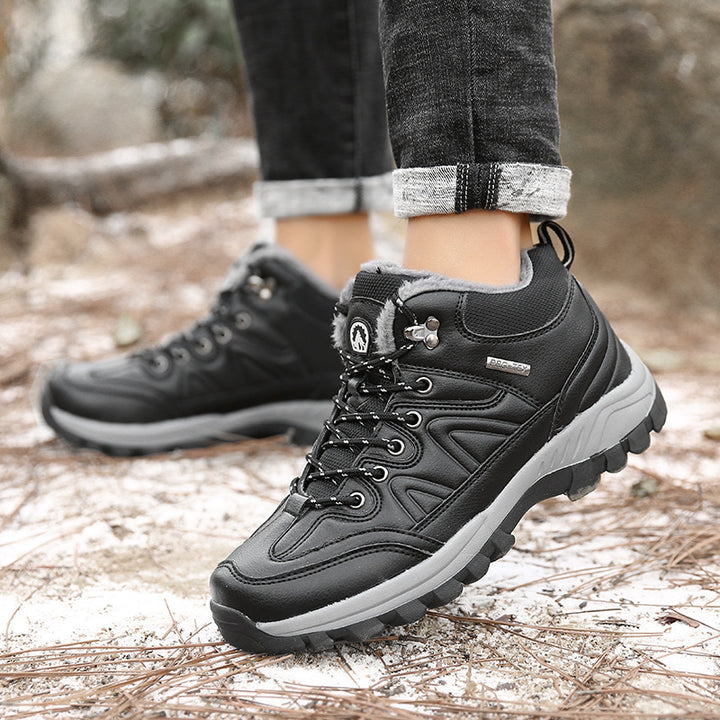 Men's waterproof winter trekking shoes with lined interior, reinforced toe cap and grippy profile sole Mune Fashion