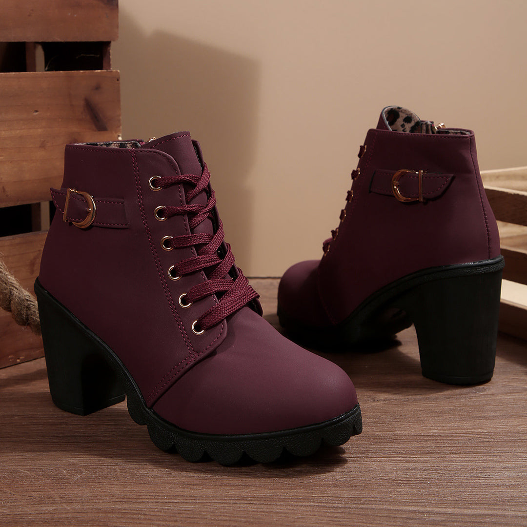 Women's ankle-high lace-up ankle boots with a sturdy block heel and profiled lug sole Mune Fashion