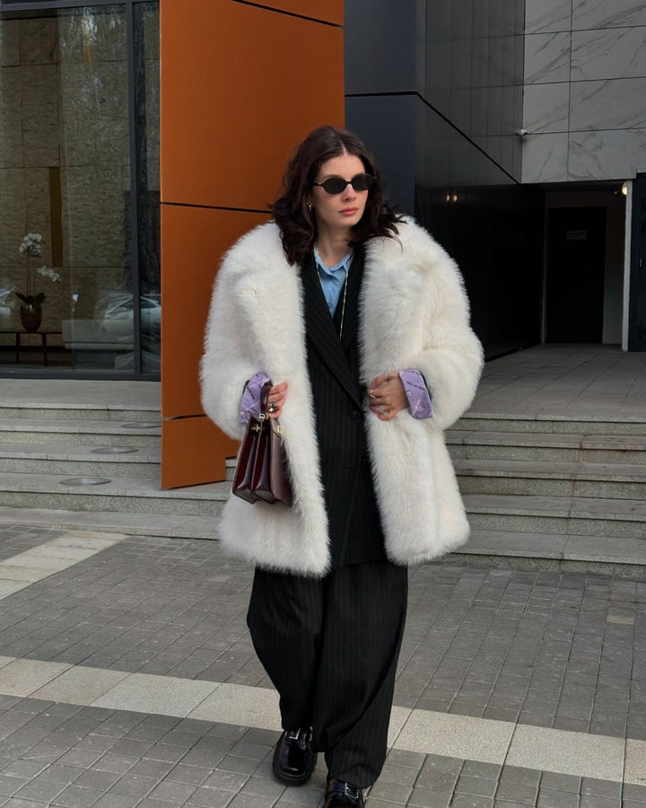 Ladies short jacket made of voluminous high-pile faux fur with oversized silhouette Mune Fashion