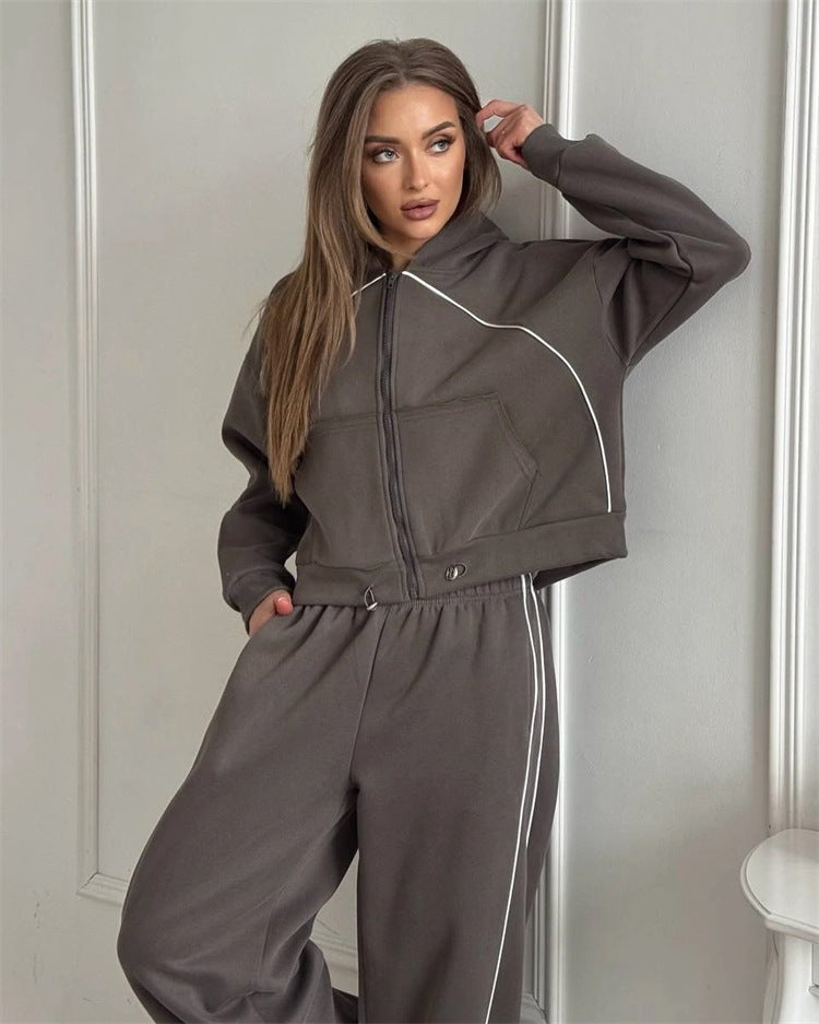 Women's hooded jacket and wide jogging pants set with contrast seams Mune Fashion