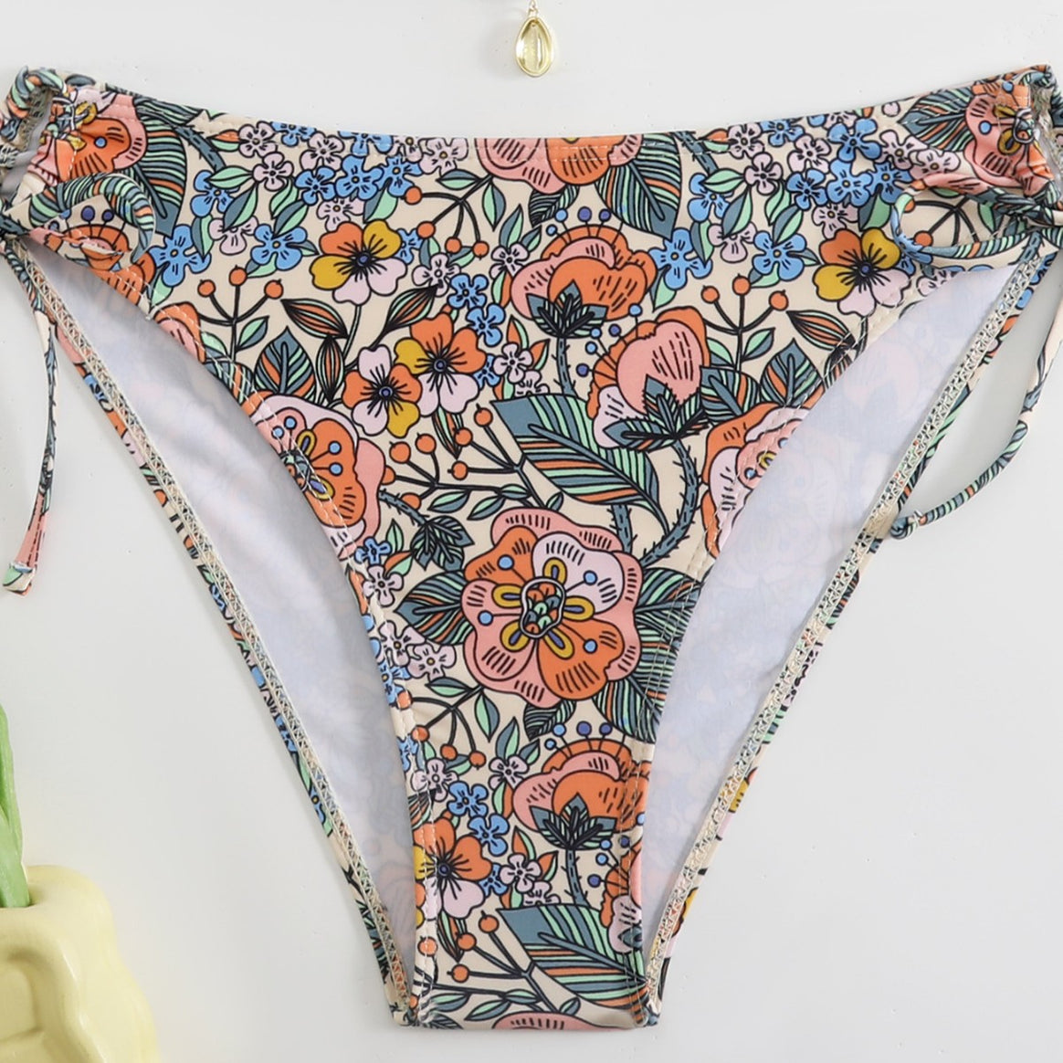 Women's bikini set with playful floral pattern and adjustable straps Mune Fashion