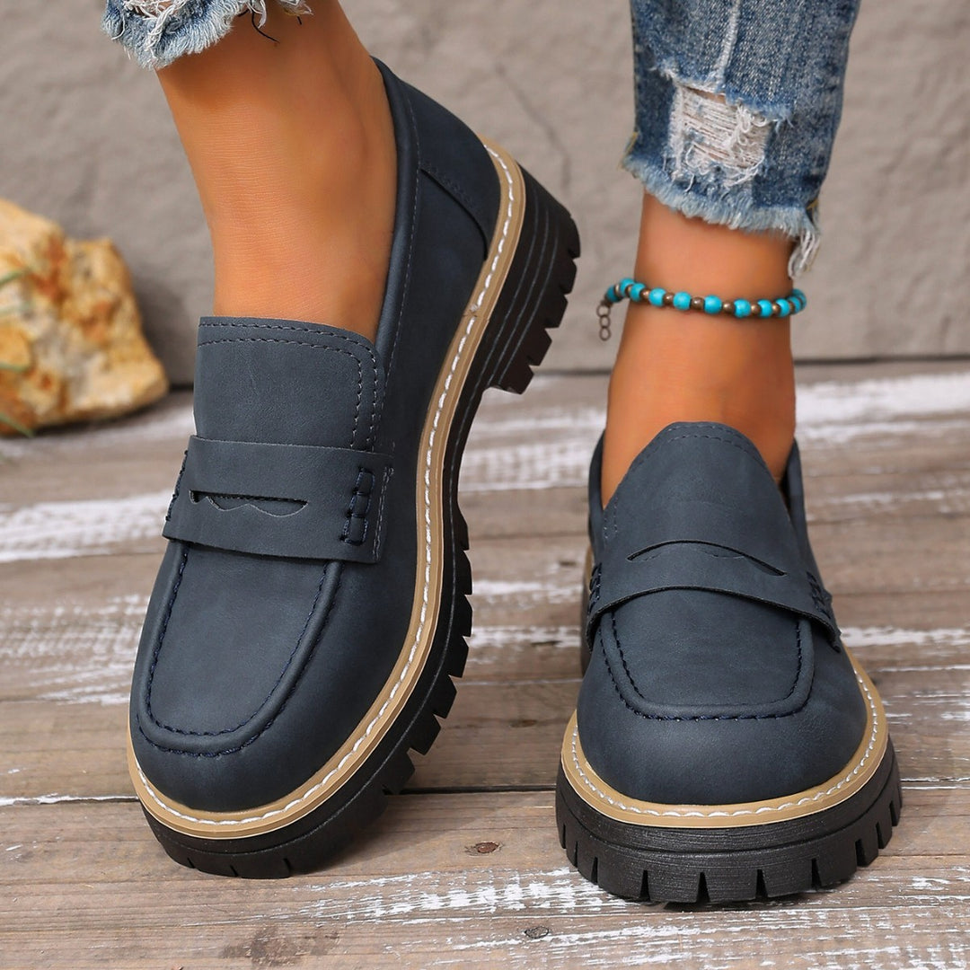 Women's chunky loafer with patterned rubber sole and classic penny strap Mune Fashion