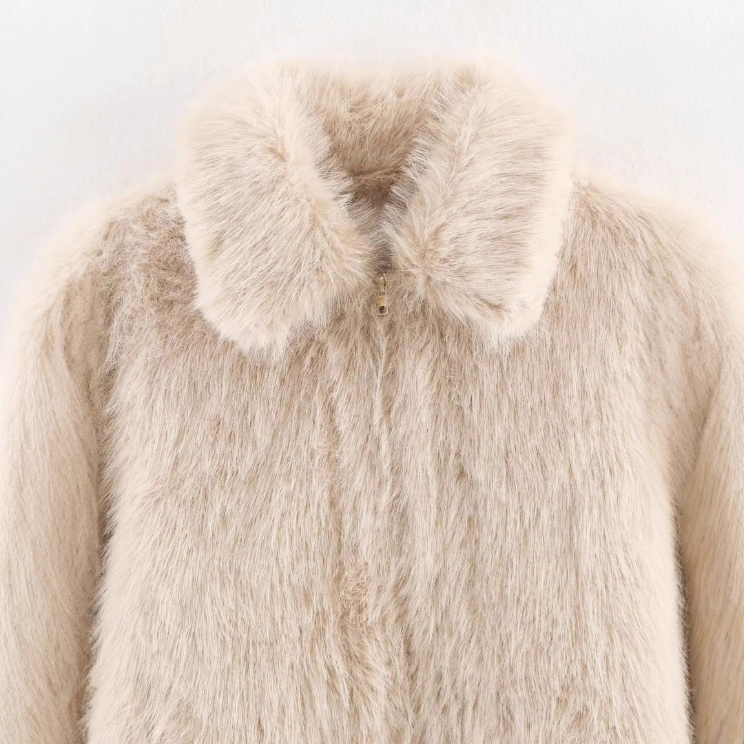 Women's cropped faux fur jacket in a voluminous lapel collar Mune Fashion