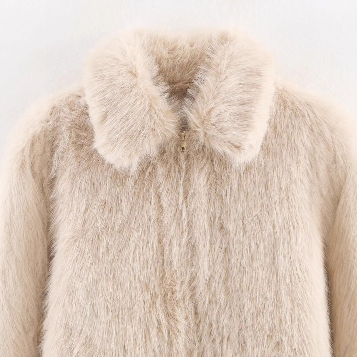 Women's cropped faux fur jacket in a voluminous lapel collar Mune Fashion