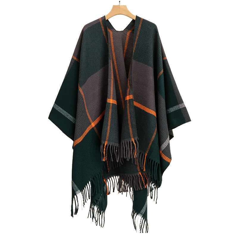 Women's Oversize Cape Poncho made of textured knit blend with V-neck, plaid pattern and fringes Mune Fashion