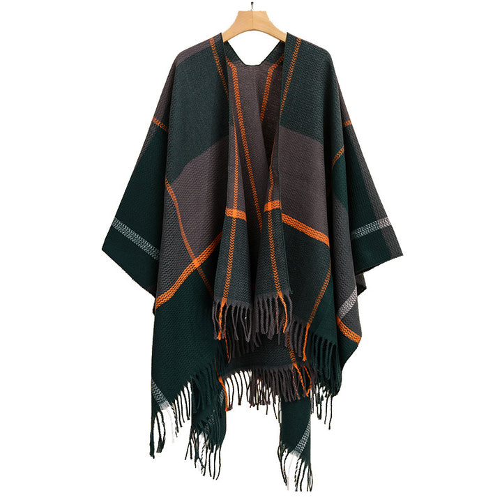 Women's Oversize Cape Poncho made of textured knit blend with V-neck, plaid pattern and fringes Mune Fashion