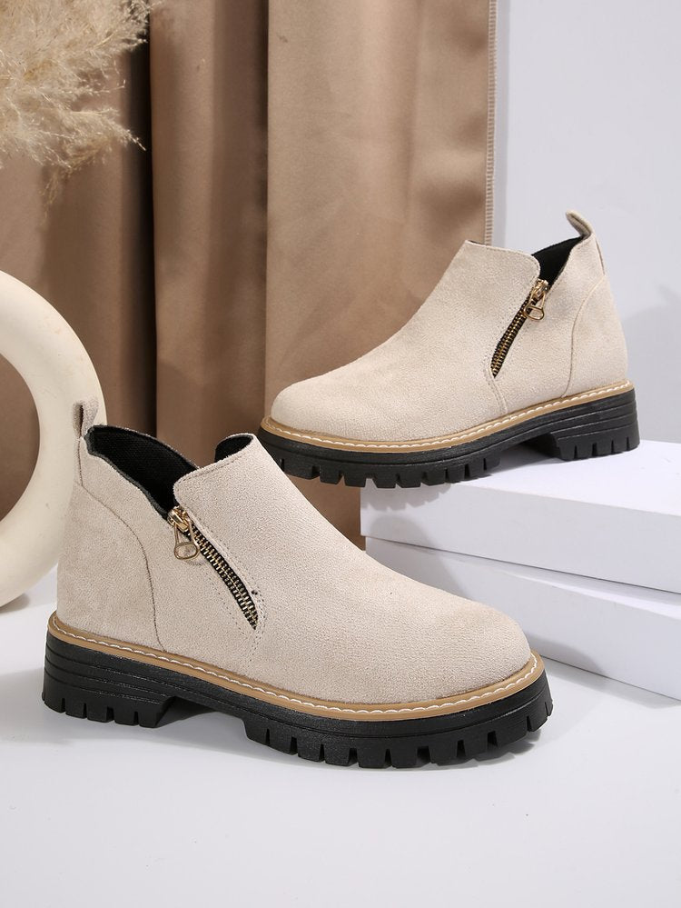 Ladies Chelsea ankle boots with textured rubber sole and side zipper Mune Fashion