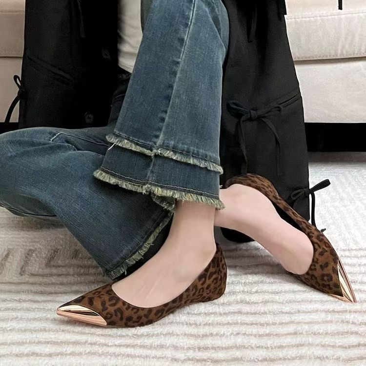 Women's pointed-toe ballerinas with leopard print and metallic toe cap Mune Fashion