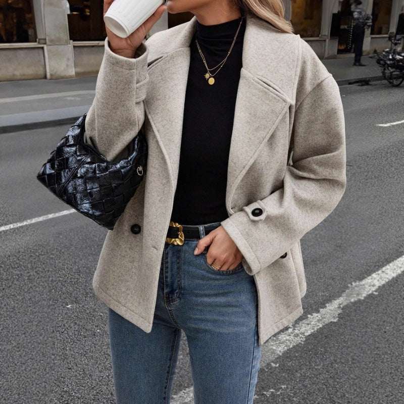 Women's Short Wool Coat with Oversized Cut and Reversed Collar Mune Fashion
