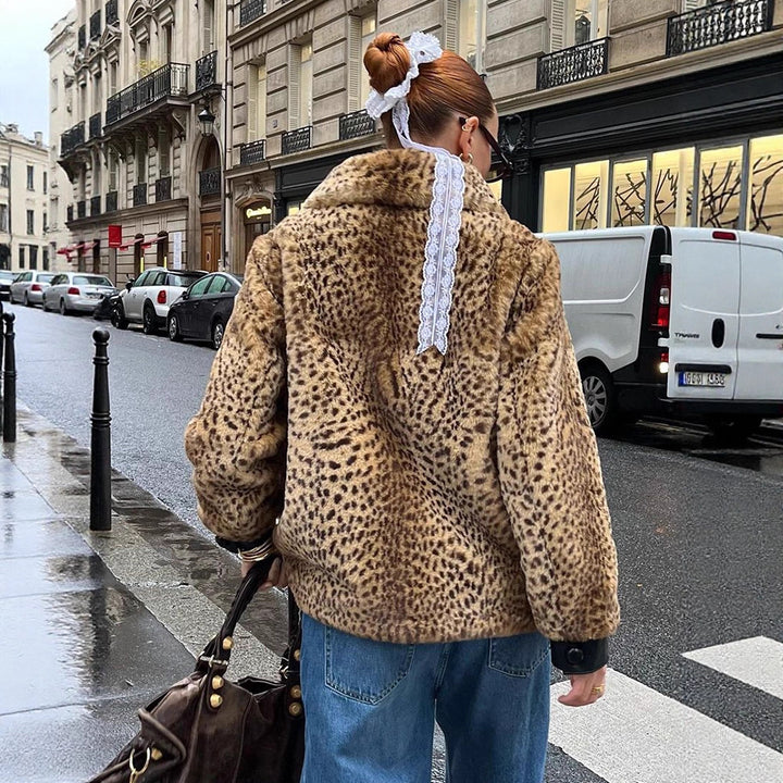 Women's Boxy Short Coat made of Faux Fur with Allover Leopard Print and Foldable Shawl Collar Mune Fashion