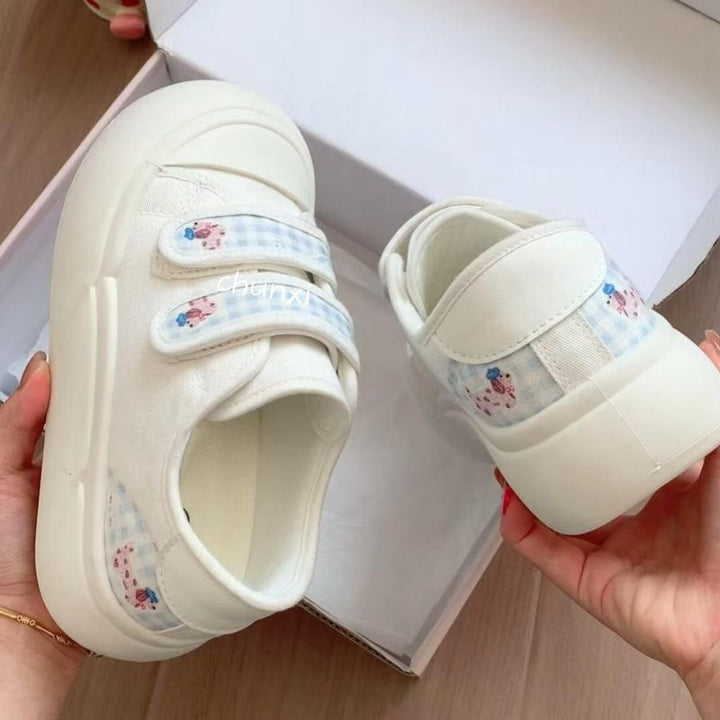 Women Sneakers with practical velcro closure and floral design Mune Fashion