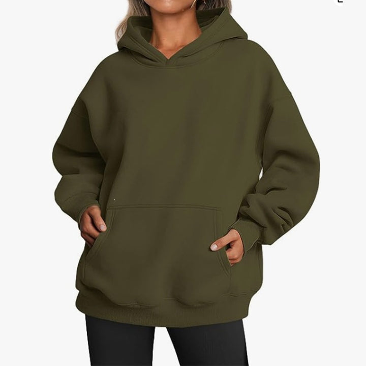 Women's oversized hooded sweatshirt with raglan sleeves, kangaroo pocket and soft fleece lining Mune Fashion