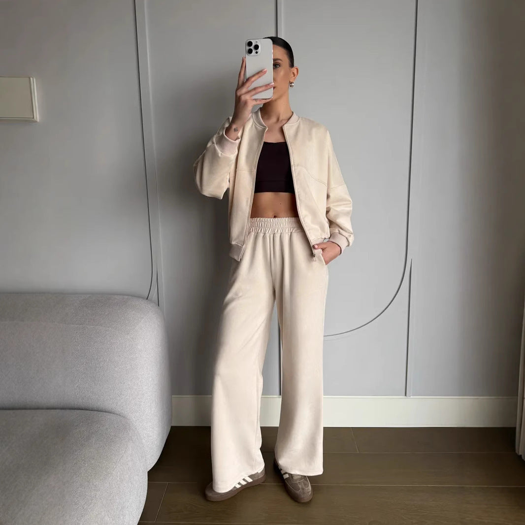 Women two-piece velour loungewear set with short zip hoodie and wide high-waist pants Mune Fashion