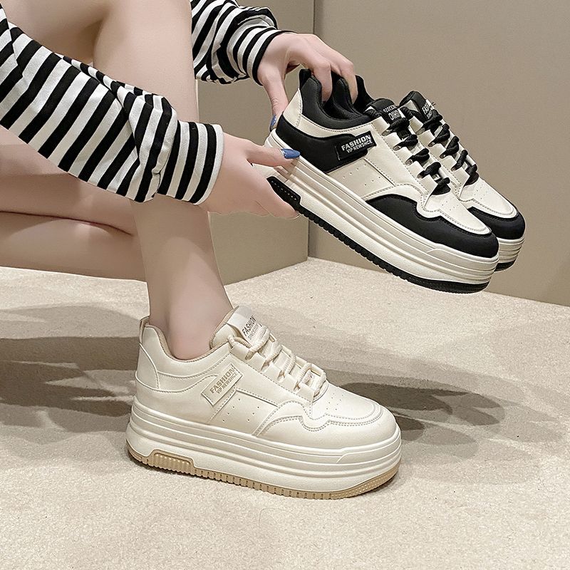 Ladies sneakers with modern platform design and breathable interior structure Mune Fashion