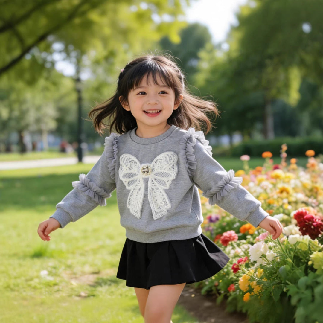 Girl sweatshirt with ruffle details and decorative bow motif Mune Fashion