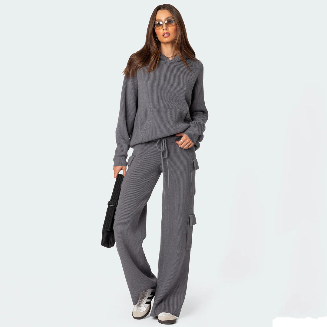 Women's knitted ribbed hoodie with kangaroo pocket and relaxed fit Mune Fashion