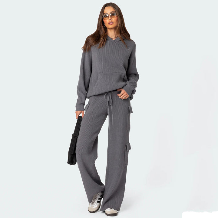 Women's knitted ribbed hoodie with kangaroo pocket and relaxed fit Mune Fashion