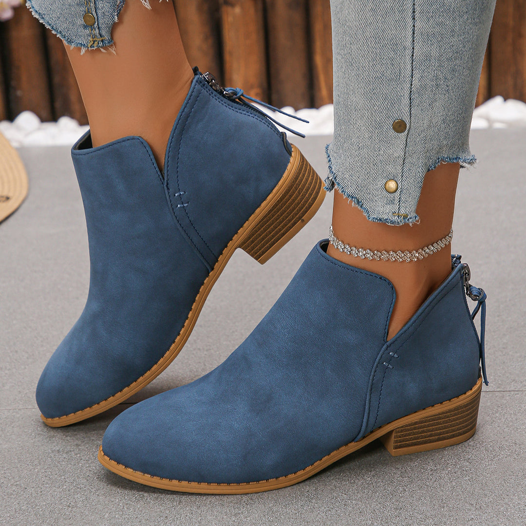 Women nan short ankle boot with rear zipper low block heel and side V-cut Mune Fashion