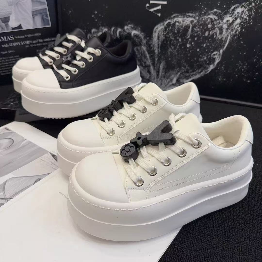 Women’s Platform Sneaker with Trendy Design and Elastic Laces Mune Fashion