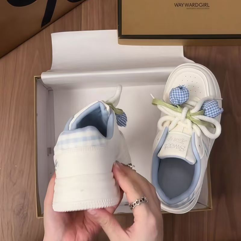 Women Sneakers with playful design and decorative bows from Mune Fashion