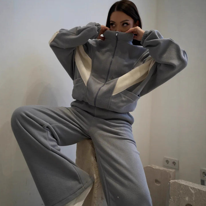 Women's oversized zip-up fleece jacket with panel details and wide high-waist lounge pants Mune Fashion