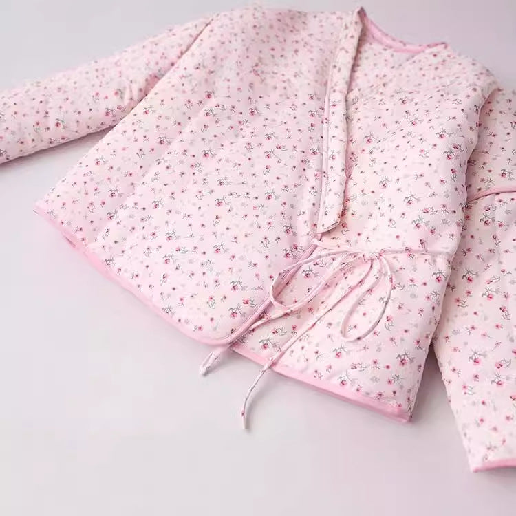 Ladies' lightweight wrap jacket in kimono style with delicate floral pattern and waist tie Mune Fashion