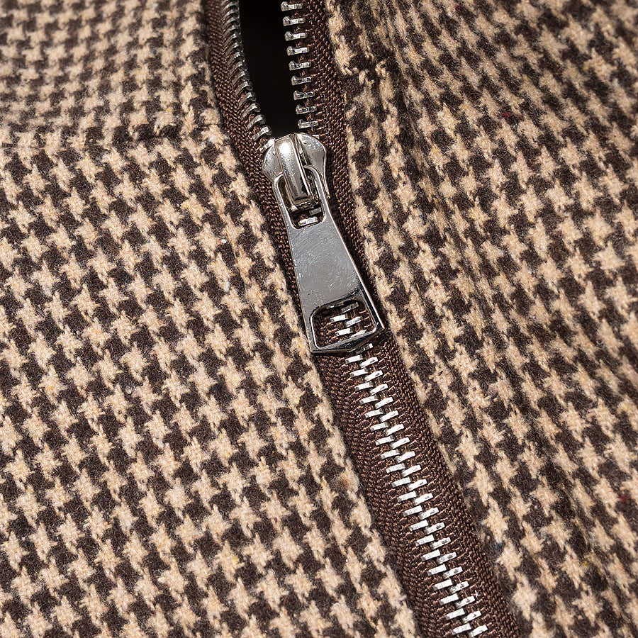 Women's transitional jacket in houndstooth pattern with stand-up collar and elastic hem