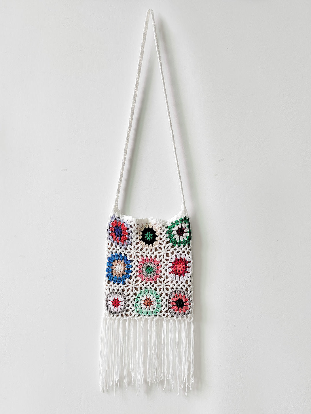 Women crocheted shoulder bag with colorful floral patterns and fringes Mune Fashion
