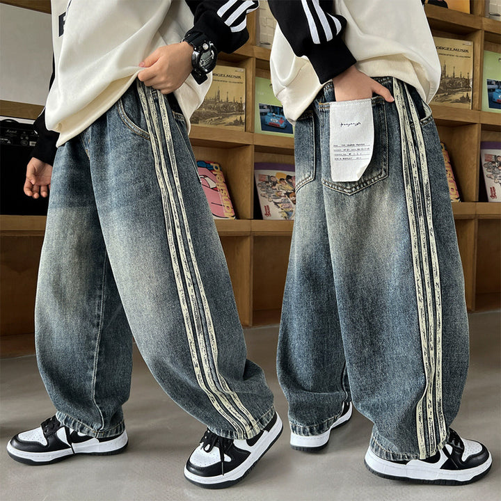 Unisex casual baggy jeans with side stripes Mune Fashion
