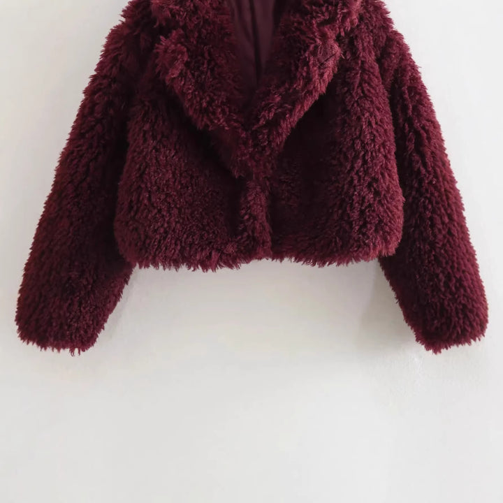 Women's short-cut teddy jacket with large lapel collar and padded lining Mune Fashion