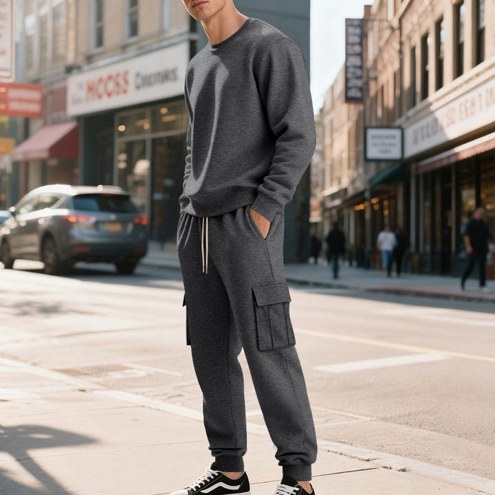 Men's utility cargo jogger made of French terry with multiple flaps & drawstring system