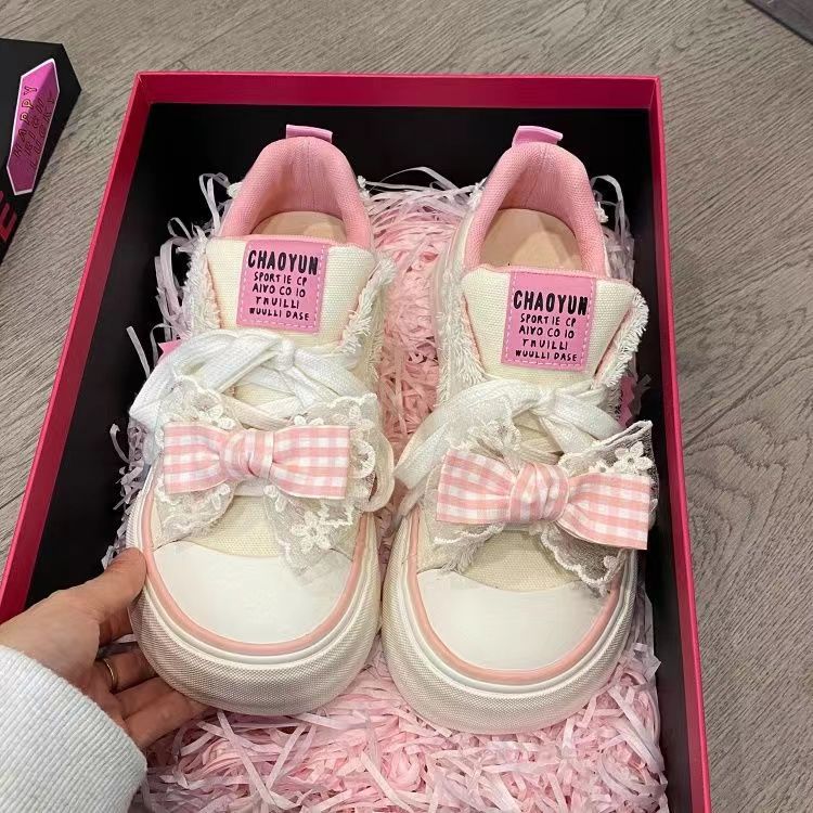 Women’s sneakers with playful bow details and non-slip sole Mune Fashion