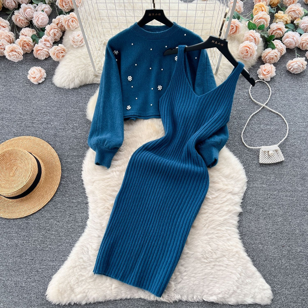 Ladies knitted dress with elegant V-neck Mune Fashion