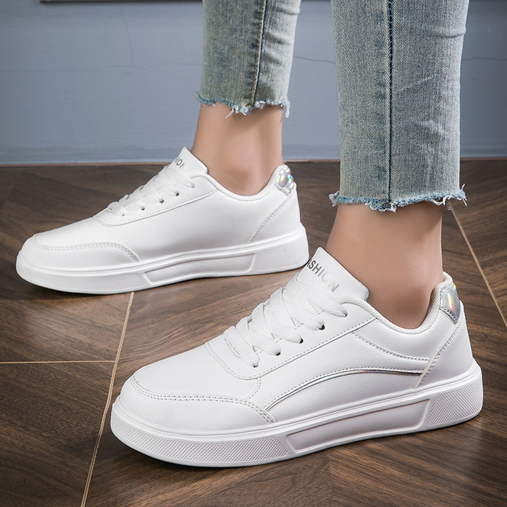 Women's low-cut faux leather sneakers with holographic heel trim Mune Fashion