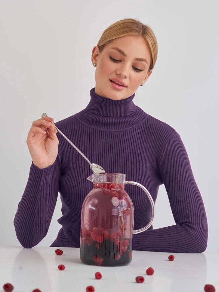 Women's Figure-Hugging Ribbed Roll Neck Sweater Mune Fashion