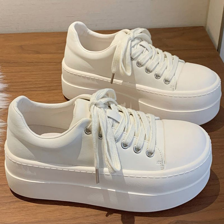 Women's Retro Platform Sneaker with Two-Tone Leather Look and Extra High Rubber Platform Mune Fashion
