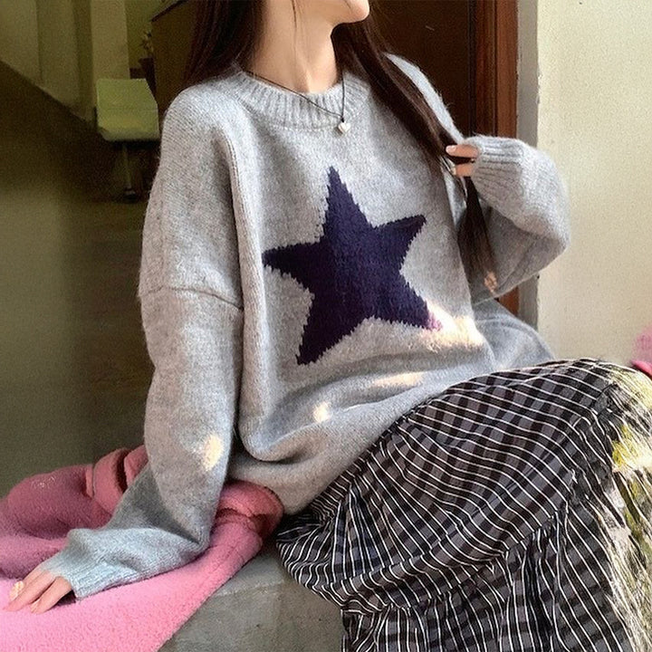 Women's oversized knit sweater with striking star motif, round neckline and ribbed cuffs Mune Fashion