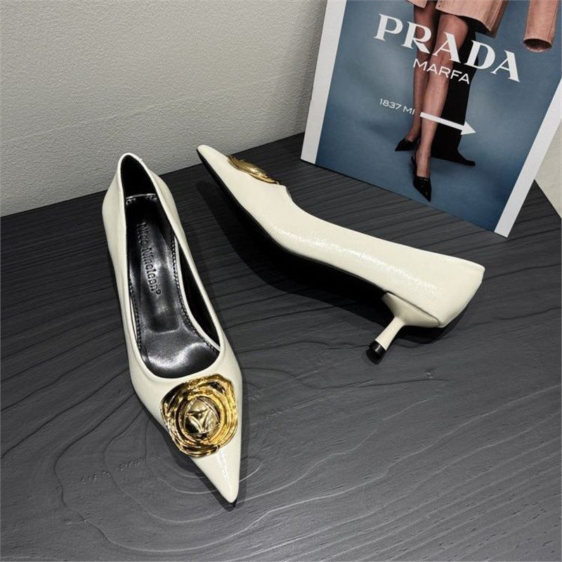 Ladies pointed-toe pumps with metallic look and rosette appliqué Mune Fashion