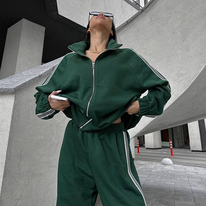 Women's Oversized Velour Training Jacket with Distinctive Contrast Stripes and Ribbed Stand-Up Collar Mune Fashion